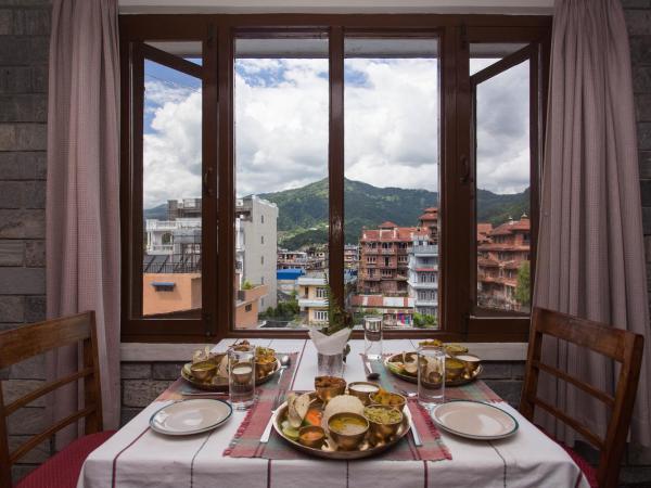Hotel Tulsi : photo 2 de la chambre chambre familiale supérieure