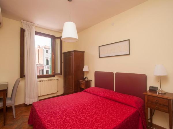 Hotel dalla Mora : photo 2 de la chambre chambre double avec salle de bains privative