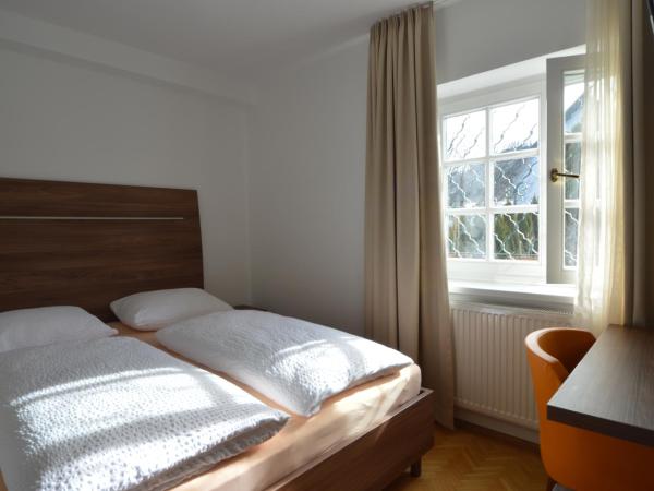 Pension Elisabeth - Rooms & Apartments : photo 1 de la chambre appartement - vue sur jardin