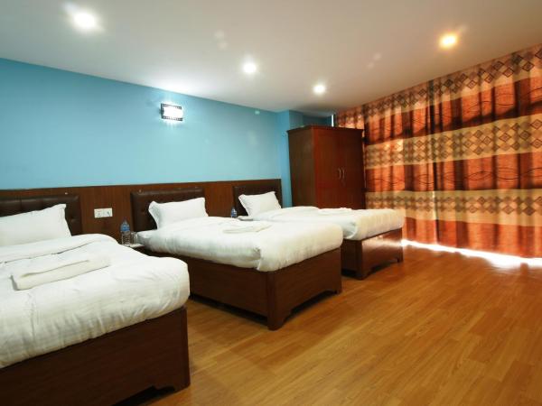 Everest Holiday Inn : photo 1 de la chambre chambre triple standard