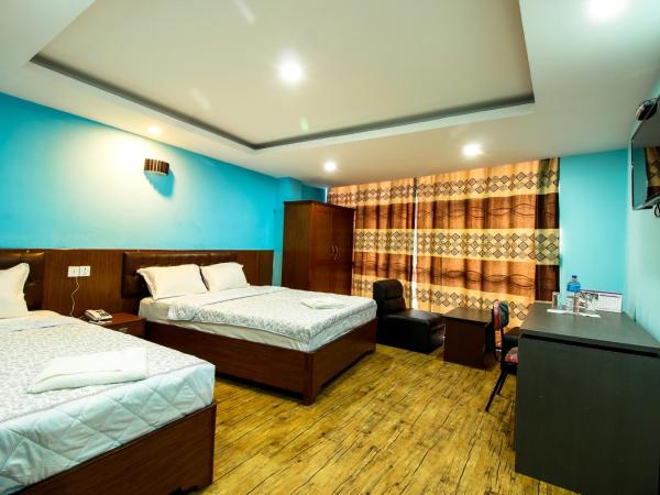 Everest Holiday Inn : photo 2 de la chambre chambre double ou lits jumeaux avec salle de bains privative