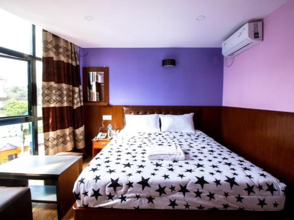 Everest Holiday Inn : photo 3 de la chambre chambre double standard avec ventilateur