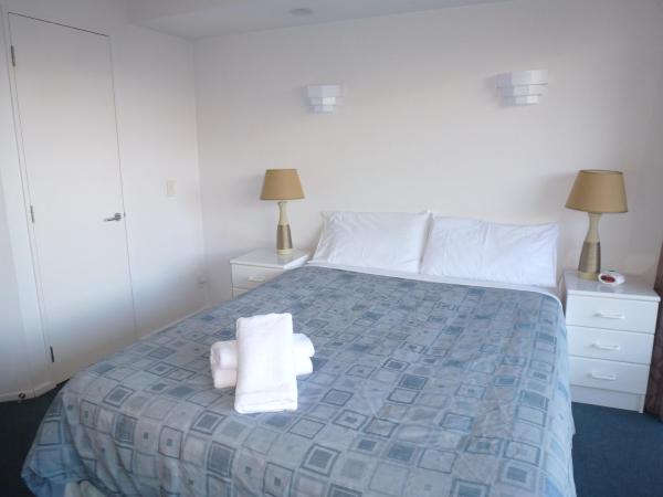 Lakefront Apartments,18 LAKE ESPLANADE ROAD : photo 1 de la chambre appartement 2 chambres 