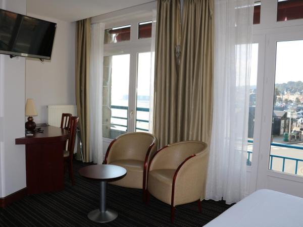 La Mere Champlain : photo 1 de la chambre chambre double standard - vue sur mer ou port