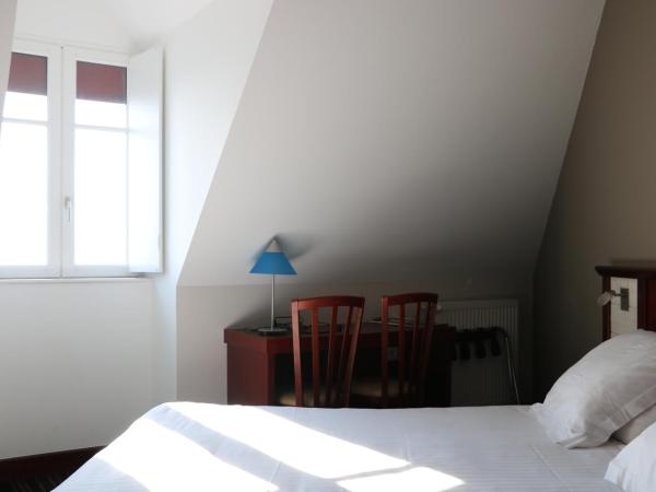 La Mere Champlain : photo 3 de la chambre chambre double standard - vue sur mer ou port