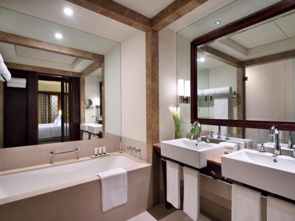 Palace Downtown : photo 5 de la chambre suite diplomatique avec vue sur lac