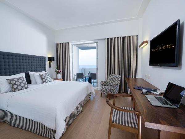 Aquila Atlantis Hotel : photo 7 de la chambre chambre supérieure - vue sur port