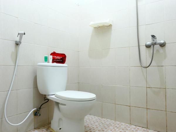 RedDoorz near Adisucipto Airport 3 : photo 1 de la chambre chambre double