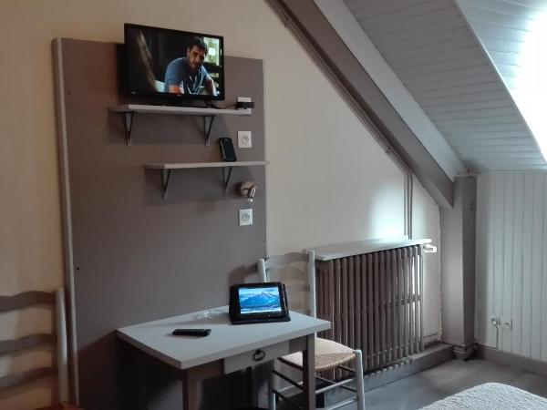 Hotel Valérie : photo 4 de la chambre chambre triple sud - vue sur montagne