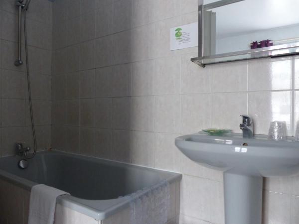 Hotel La Belle Etoile : photo 1 de la chambre chambre triple