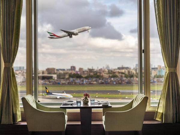 Taj Santacruz : photo 2 de la chambre suite de luxe avec petit-déjeuner, goûter et cocktail en soirée avec transfert aéroport (aller-retour)