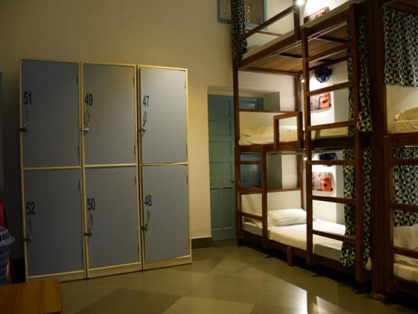 Jaipur Jantar Hostel : photo 1 de la chambre dortoir climatisé rang 6 lits