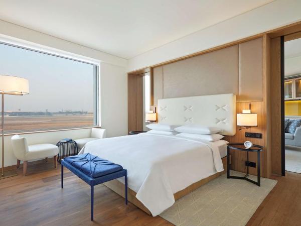 Andaz Delhi Aerocity- Concept by Hyatt : photo 2 de la chambre grande suite avec vue