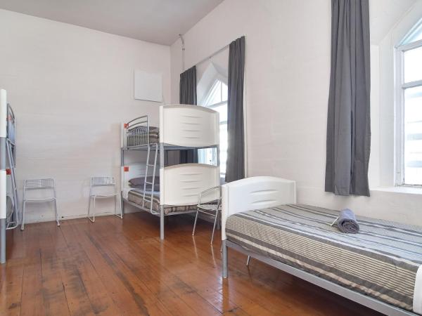 Jailhouse Accommodation : photo 5 de la chambre lit dans dortoir 6 lits