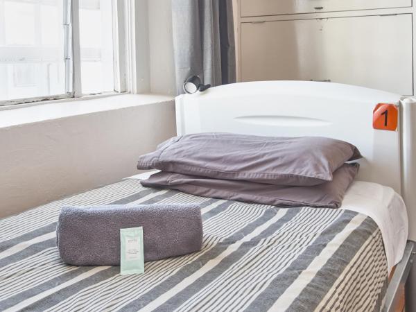 Jailhouse Accommodation : photo 9 de la chambre lit simple en dortoir mixte (10 adultes)
