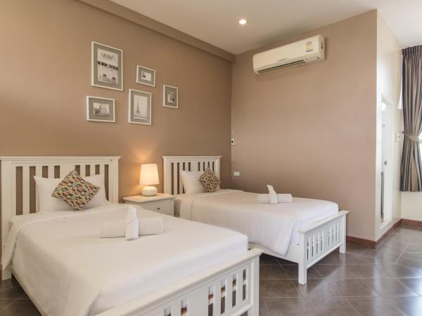 Feung Nakorn Balcony Rooms and Cafe : photo 1 de la chambre chambre deluxe double ou lits jumeaux