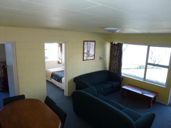 Lakeside Motel : photo 3 de la chambre two bedroom apartment lakeview