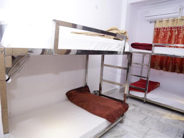 Backpackers Heaven New King - New Delhi Train Station : photo 2 de la chambre lit dans dortoir mixte de 4 lits