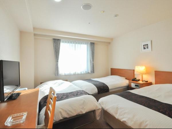 Kobe City Gardens Hotel (Formally Hotel Kobe Shishuen) : photo 1 de la chambre chambre lits jumeaux avec lit d'appoint - fumeurs