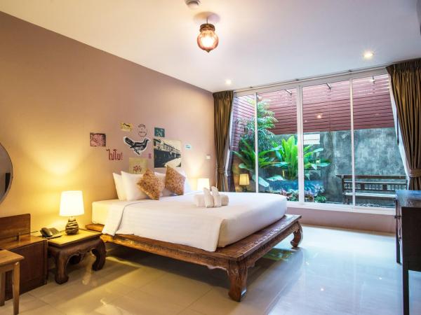 Feung Nakorn Balcony Rooms and Cafe : photo 1 de la chambre chambre familiale