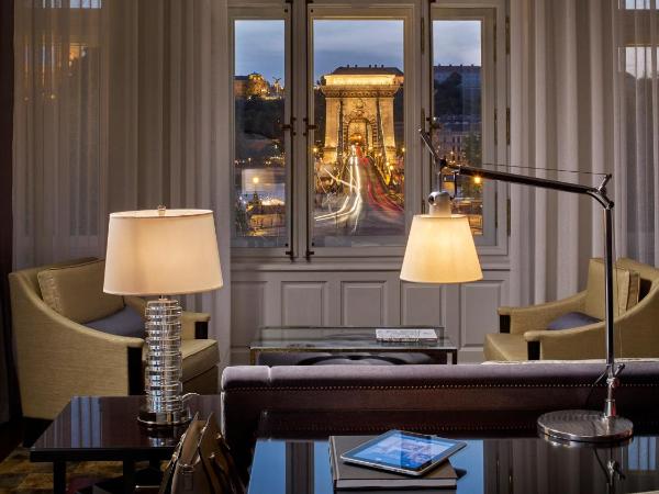 Four Seasons Hotel Gresham Palace Budapest : photo 4 de la chambre suite parc avec 2 lits queen-size - vue sur fleuve