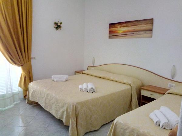 Villa Natalina : photo 6 de la chambre chambre triple avec balcon
