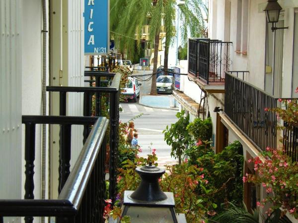 Hostal La Pilarica : photo 5 de la chambre chambre lits jumeaux avec balcon