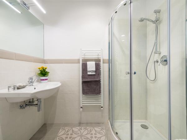 Cerea BnB : photo 7 de la chambre chambre double avec salle de bains privative