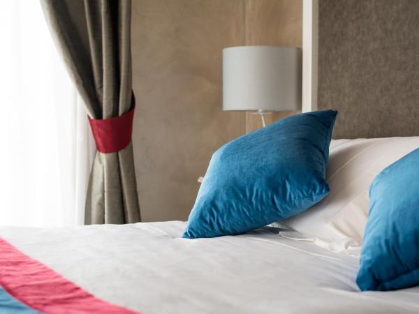Cerea BnB : photo 4 de la chambre chambre double avec salle de bains privative