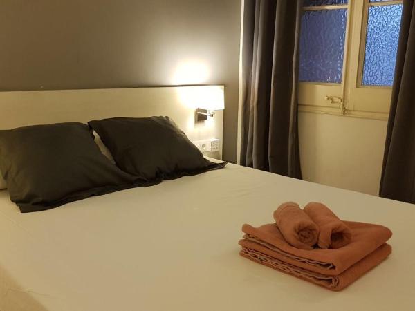 Hostalin Barcelona Gran Via : photo 5 de la chambre chambre double Économique avec salle de bains séparée