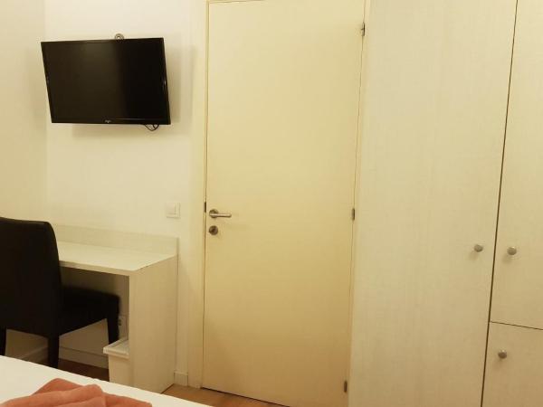 Hostalin Barcelona Gran Via : photo 6 de la chambre chambre double Économique avec salle de bains séparée