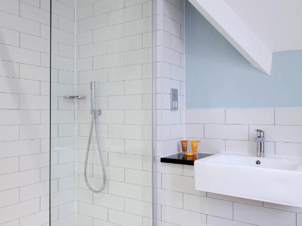 London Chigwell Prince Regent Hotel, BW Signature Collection : photo 3 de la chambre suite lit king-size – non-fumeurs