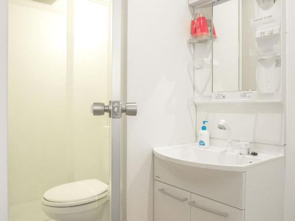 Osaka Tsuruhashitei Hotel Asahi group 大阪鶴橋亭ホテル : photo 4 de la chambre chambre lits jumeaux avec salle de bains privative