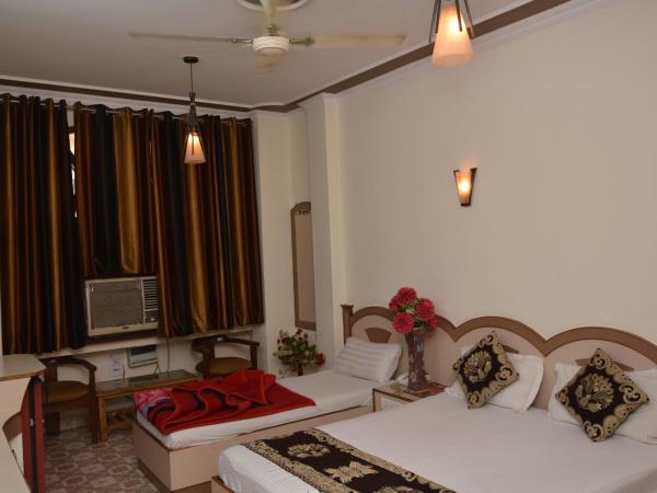 Hotel Yatri International : photo 10 de la chambre chambre triple standard