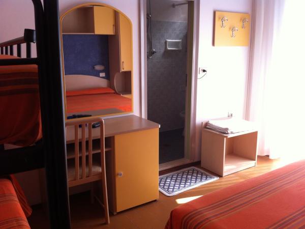 Hotel Viking : photo 8 de la chambre chambre triple Économique