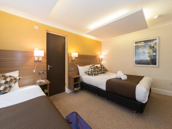 Chester Hotel : photo 3 de la chambre chambre triple avec salle de bains privative