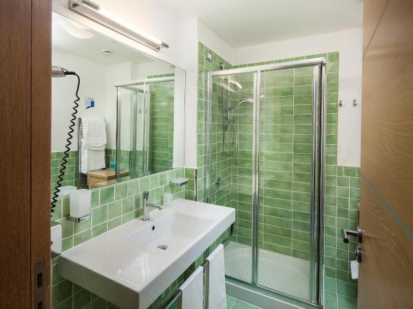 Grifo Hotel Charme & SPA : photo 3 de la chambre chambre double supérieure avec vue partielle sur la mer