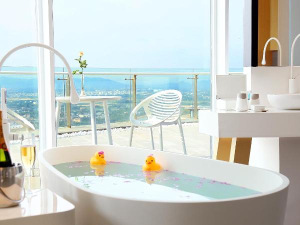 The Mangrovetree Sanya Resort : photo 3 de la chambre 270º royal lake view suite