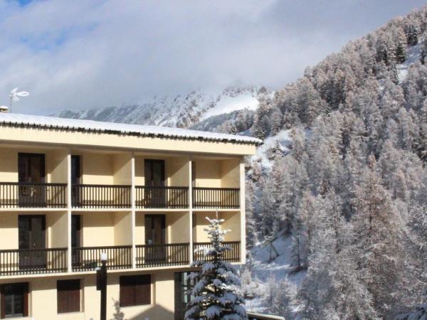 Les Carlines : photo 1 de la chambre chambre familiale - vue sur montagne