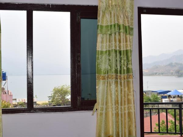 Pokhara Youth Hostel : photo 6 de la chambre chambre double – vue sur lac
