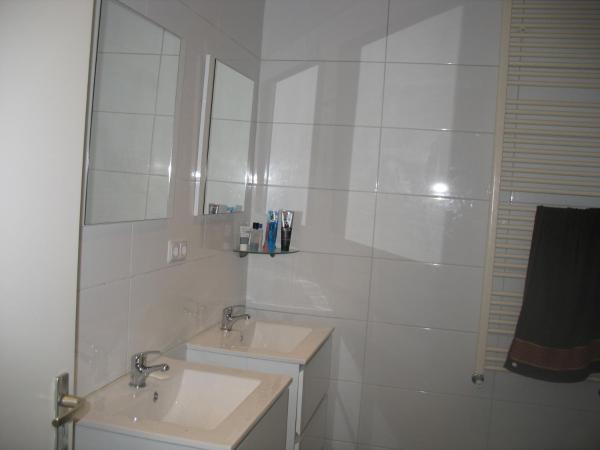 Guest House Amsterdam : photo 10 de la chambre chambre double avec salle de bains commune