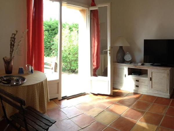 Clos des Vignes Pampelonne Vineyard : photo 1 de la chambre suite - vue sur piscine