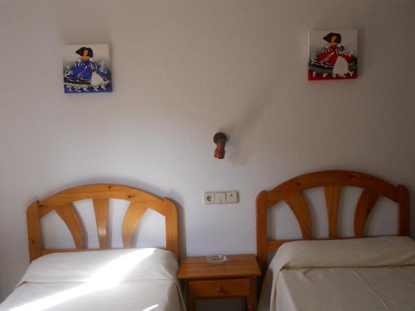 Hostal El Descanso : photo 5 de la chambre chambre lits jumeaux