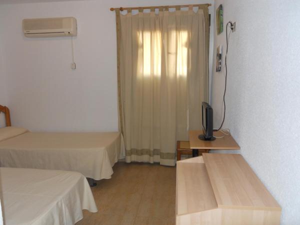 Hostal El Descanso : photo 9 de la chambre chambre lits jumeaux
