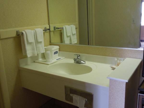 Howard Johnson by Wyndham Virginia Beach : photo 7 de la chambre chambre double avec 2 lits doubles - fumeurs