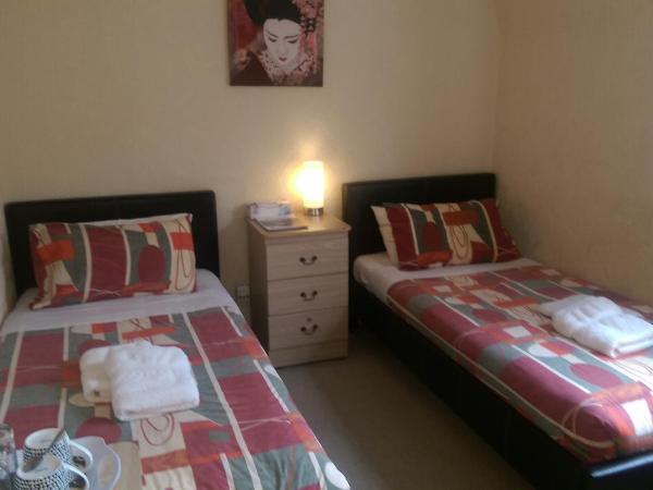 Alba Guest House : photo 2 de la chambre chambre lits jumeaux avec douche