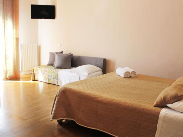 Vesuviane 'E Belle 'Mbriane B&B : photo 8 de la chambre chambre familiale avec salle de bains privative