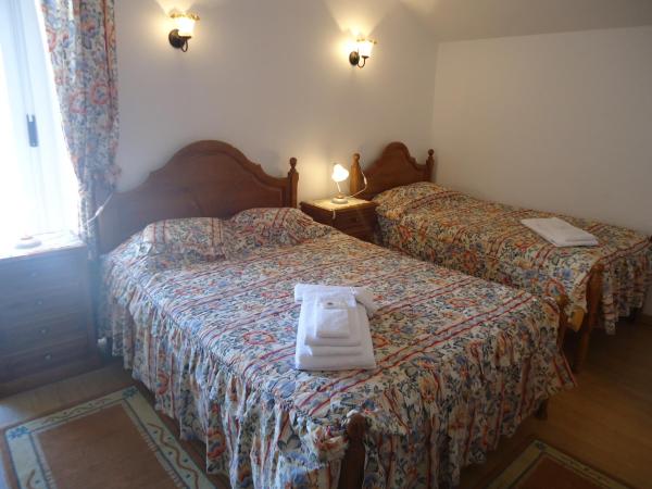Hotel Aviz : photo 7 de la chambre chambre double avec lit d'appoint