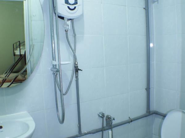 Birdnest Guesthouse, Gaia Rooftop Cafe : photo 3 de la chambre chambre triple standard