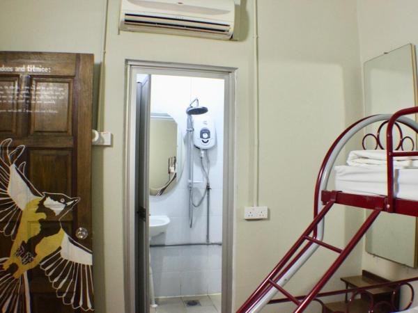 Birdnest Guesthouse, Gaia Rooftop Cafe : photo 4 de la chambre chambre triple standard